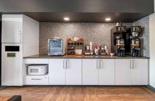 Trailer Estates Hotel | Central Location: Comfort & Convenience for Long Stays