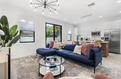 Pinecrest West Park House | Central Tampa Townhome - 7583 Gesualdo Ct