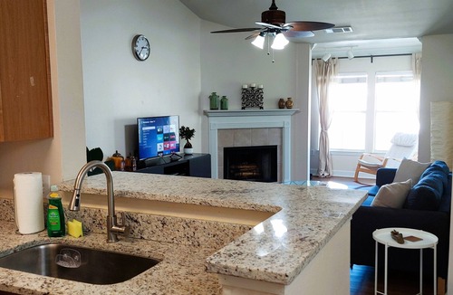 New Tampa Condo | Centrally located 2 Bedroom 1 Bath spacious condo