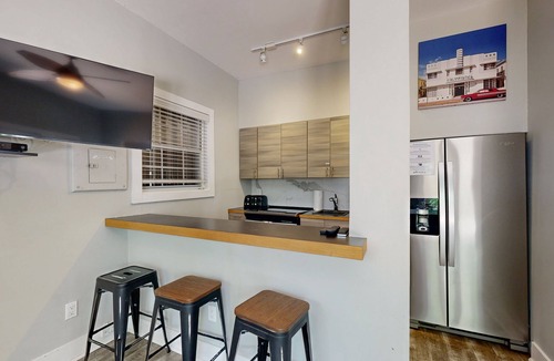Old Town Apartment | Centrally located cottage apartment with patio - walk to beach & dining