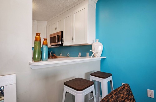Caswell Beach Condo | Changing Tides: Tastefully Decorated Condo with Community Pool and Easy Beach Ac