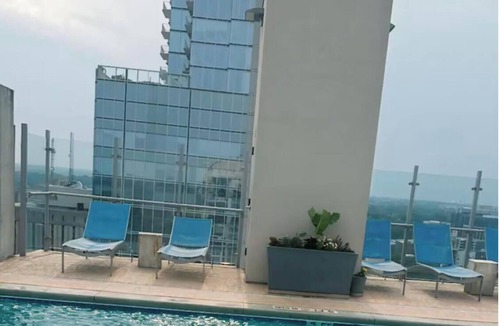 Downtown Condo | Charming 1-bedroom condo located on the 19th floor in delightful Raleigh.