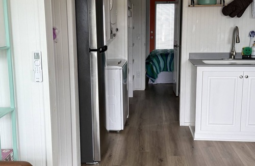 Salem House | Charming 1-bedroom tiny house minutes from the Gulf!