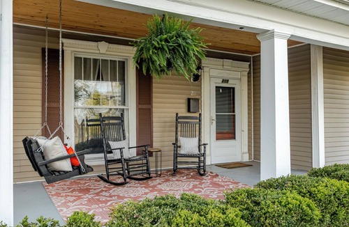 Elizabethtown House | Charming 1851 Historic Home - Downtown Elizabethtown