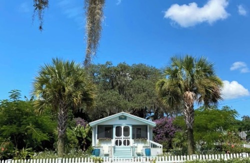 Florida South Atlantic Coast Cottage | Charming 1935 Florida Cottage overlooking Lake Tulane