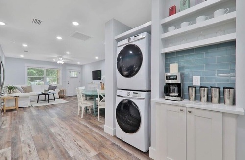 Southside House | Charming 1bd 1bth Vacation Getaway New Build in Jacksonville - Centrally Located