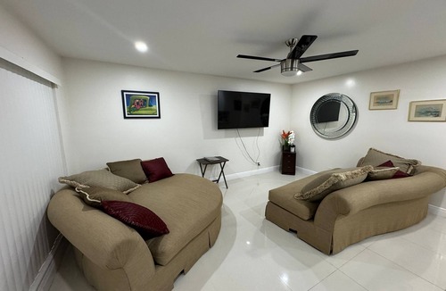 Lauderhill House | Charming 2-bedroom house in cool Fort Lauderdale with WiFi, AC