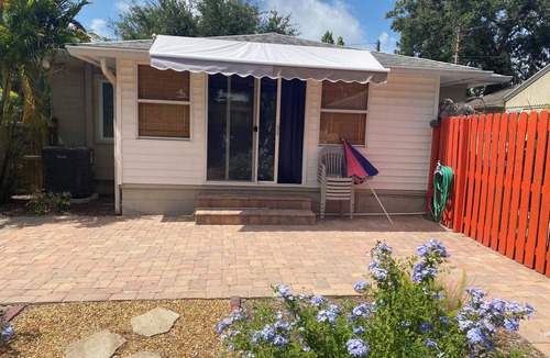 Disston Heights House | Charming 2-bedroom bungalow in serene St. Petersburg with WiFi,