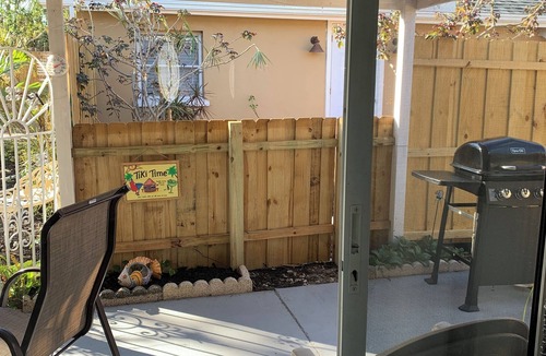 Englewood House | Charming 2-bedroom 2 bath home just 5 min from the beach!