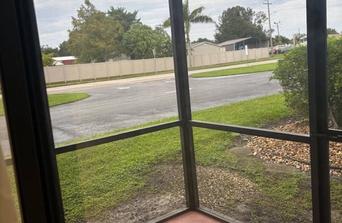 Clewiston Apartment | Charming 2-bedroom apartment in lovely Clewiston with AC, WiFi