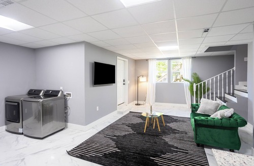 Decatur Apartment | Charming 2-bedroom apartment in delightful Decatur with AC