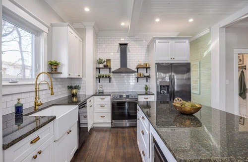 Dickson House | Charming 2-bedroom bungalow in downtown Dickson