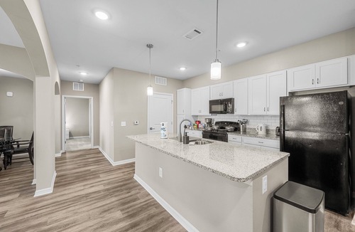 Melbourne Condo | Charming 2-bedroom condo with fitness room and AC in Melbourne