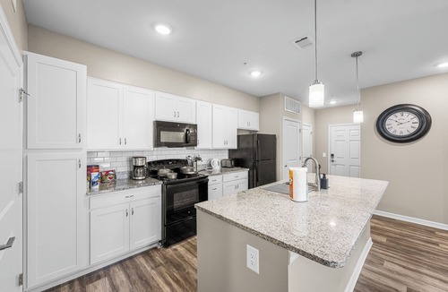 Melbourne Condo | Charming 2-bedroom condo with fitness room and AC in Melbourne