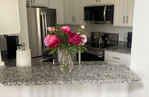 Burgaw House | Charming 2-bedroom Farm house located in the historical down town burgaw