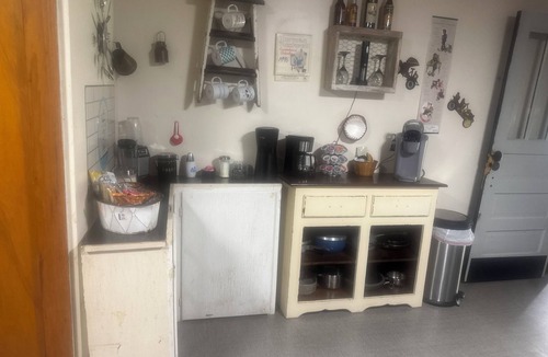 Idlewild House | Charming 2-bedroom farmhouse in wonderful Gleason with AC, WiFi
