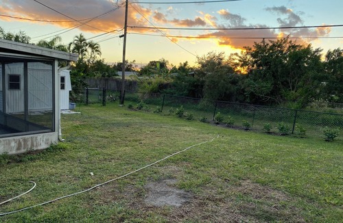 Rock Ridge House | Charming 2-bedroom house with dock, AC, & Wifi. Enjoy kayakingn2 min from beach