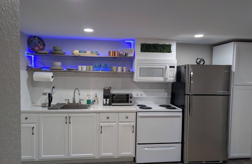 Englewood South House | Charming 2-bedroom house in Englewood with WiFi and AC