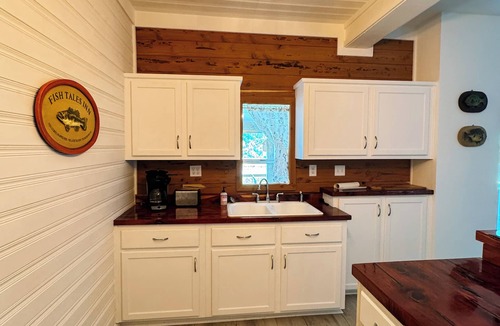 Bristol House | Charming 2-bedroom house in wonderful Bristol located on the Aplachicola River
