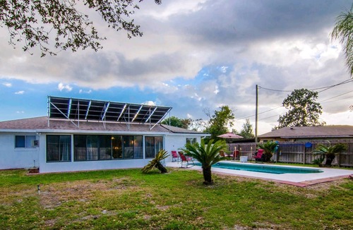 Deltona Lakes House | Charming 2-bedroom house with AC, WiFi in lovely Deltona
