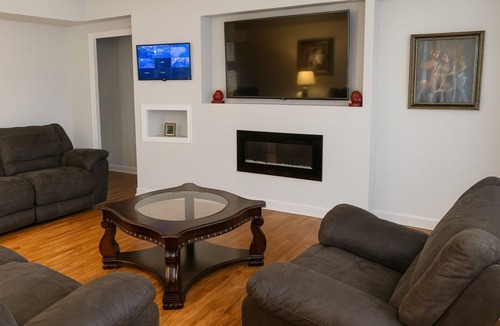 Griffin House | Charming 2-bedroom house in Griffin with AC