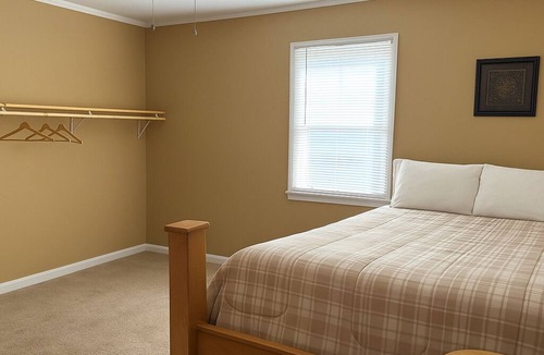 Griffin House | Charming 2-bedroom house in Griffin with AC