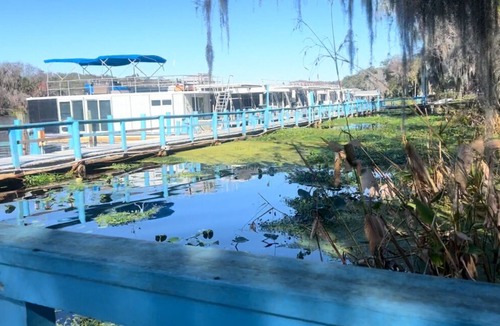 River Ridge Boat Rental | Charming 2 bedroom house boat on St John’s River in Deland “Kingfisher”