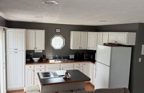 Draper House | Charming 2-bedroom house with private dock in Draper Va on Claytor Lake