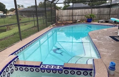 Cocoa House | Charming 2-bedroom in the hidden gem of Cocoa Florida with WiFi, AC, and Pool.
