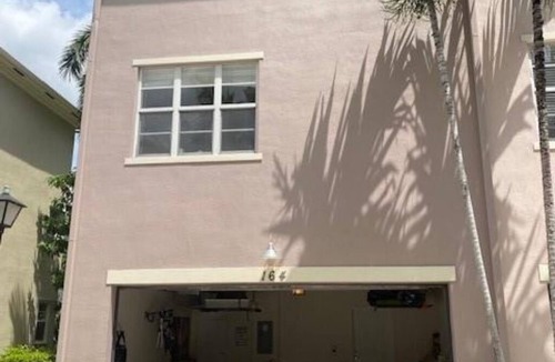Abacoa House | Charming 2 Bedroom Townhome in Jupiter!