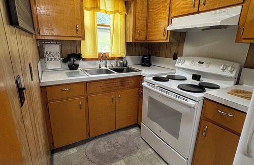 Jonesborough House | Charming 2-bedroom house with WiFi, AC in excellent Jonesborough