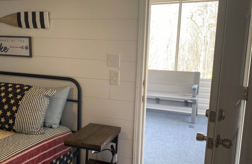 Maynardville House | Charming 2-bedroom home, sleeps 6, near Hickory Star Marina. Boat parking