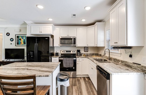 Boiling Spring Lakes House | Charming 2B, 2Bth Home In Boiling Spring Lakes, Mins from Southport and Oak Island