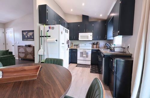 Apex House | Charming 2BR 1.5 BA - Walk to Downtown Apex