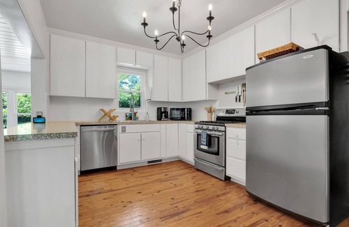 Tallahassee House | Charming 3/2 Midtown Home. Minutes from FSU. Fenced Backyard. Pet-Friendly.