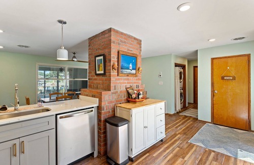 Cape Story by the Sea Cottage | Charming 3 bedroom cottage in beautiful VB with Deepwater access, New dock