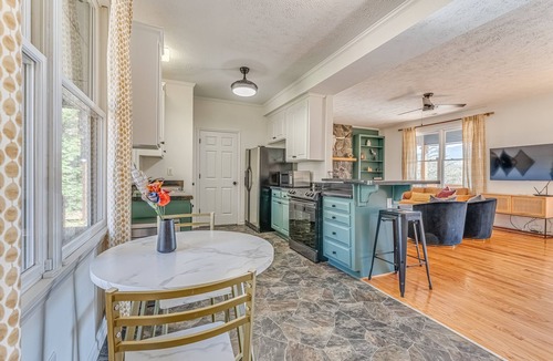 Piney Mountain House | Charming 3-bedroom cabin in marvelous Saluda with amazing views!