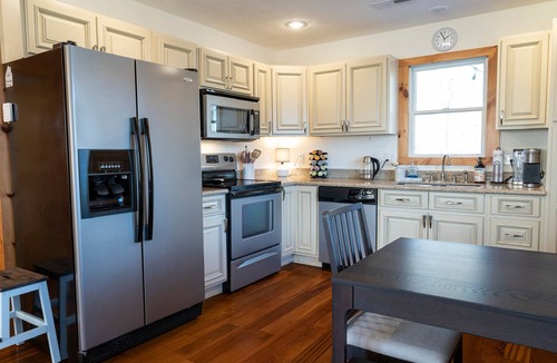 Fancy Gap Cottage | Charming 3-bedroom cottage in peaceful Fancy Gap with WiFi, AC