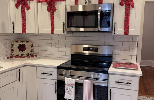 Canton House | Charming 3-bedroom Cottage.Walk to downtown, 15 minute drive to Asheville