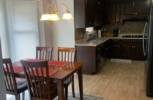 Alpharetta House | Charming 3-bedroom house with WiFi, AC in peaceful Alpharetta