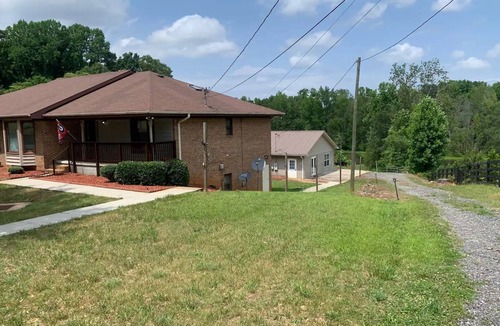 Alpharetta House | Charming 3-bedroom house with WiFi, AC in peaceful Alpharetta