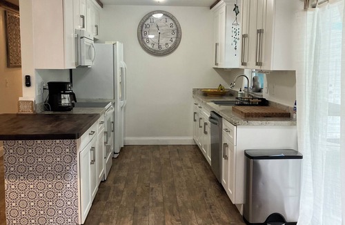 Hobe Sound House | Charming 3-bedroom house with heated pool in Hobe Sound sleeps 8, with AC, WiFi
