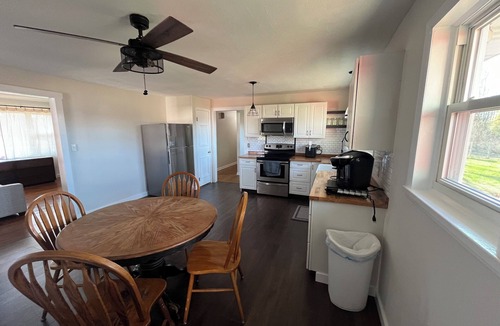 Cave City House | Charming 3-bedroom house "Cavern" with tons of amenities in Cave City.