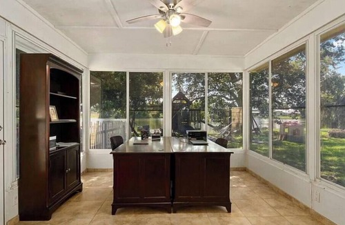 Lakewood Park House | Charming 3-bedroom house/lake, huge backyard, WiFi, fishing, 10 mins from beach
