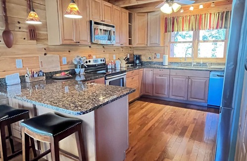 Robbinsville Cabin | Charming 3-bedroom cabin with AC, WiFi in superb Robbinsville
