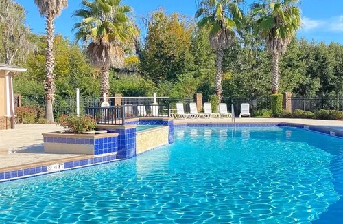 Tallahassee House | Charming 3-bedroom townhome with WiFi, with fitness room and pool, near campus.