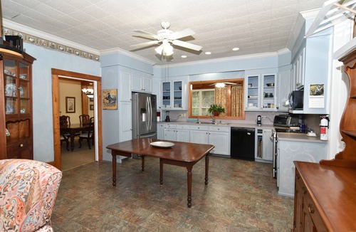 Moncks Corner House | Charming 4-bedroom Farmhouse in Moncks Corner
