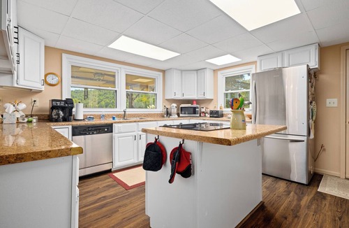 Saluda House | Charming 5-bedroom farmhouse on 10 acres in serene Saluda