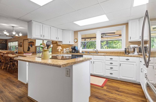 Saluda House | Charming 5-bedroom farmhouse on 10 acres in serene Saluda