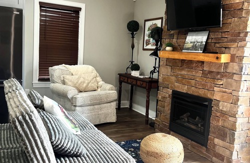 Savannah Apartment | Charming apartment in Savannah! Conveniently located near downtown!